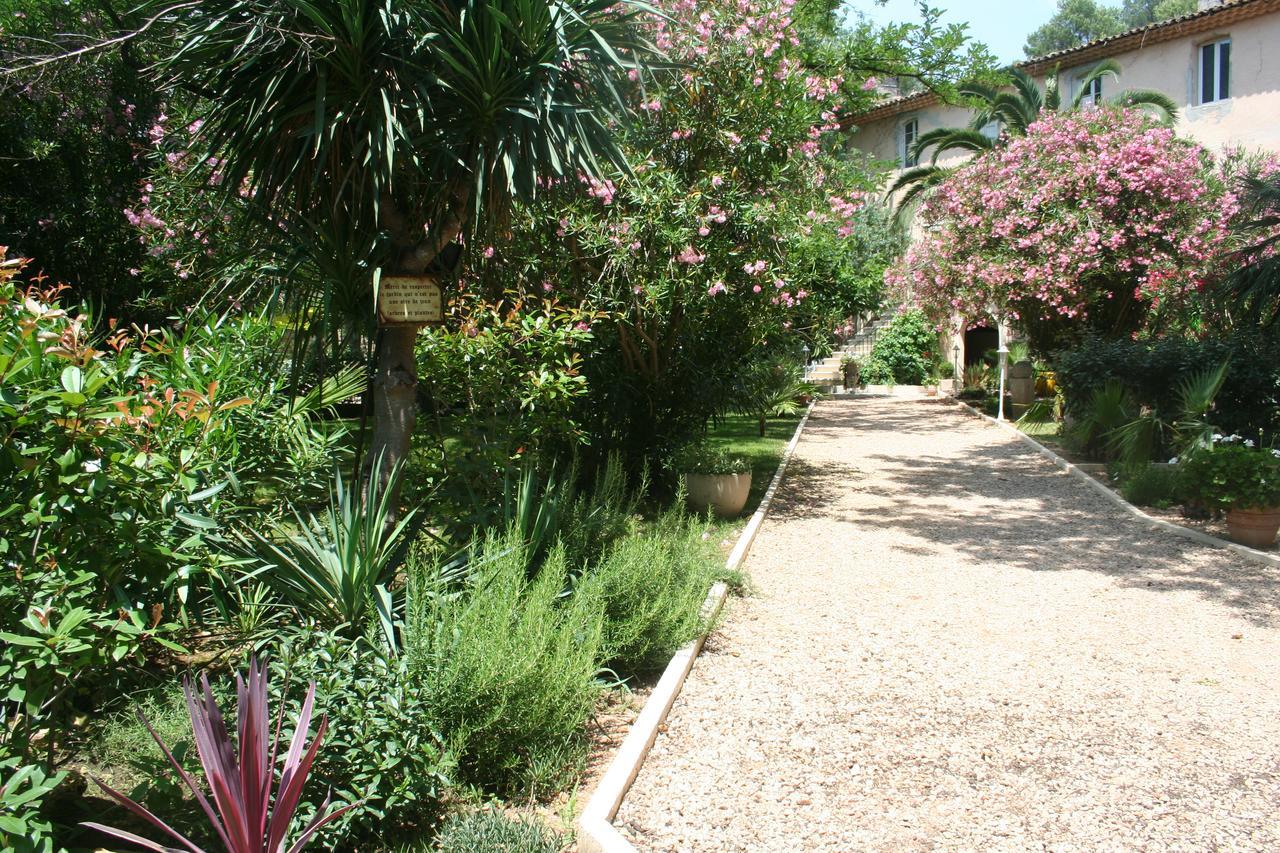 Auberge De Pachoquin Meounes-les-Montrieux Exterior photo