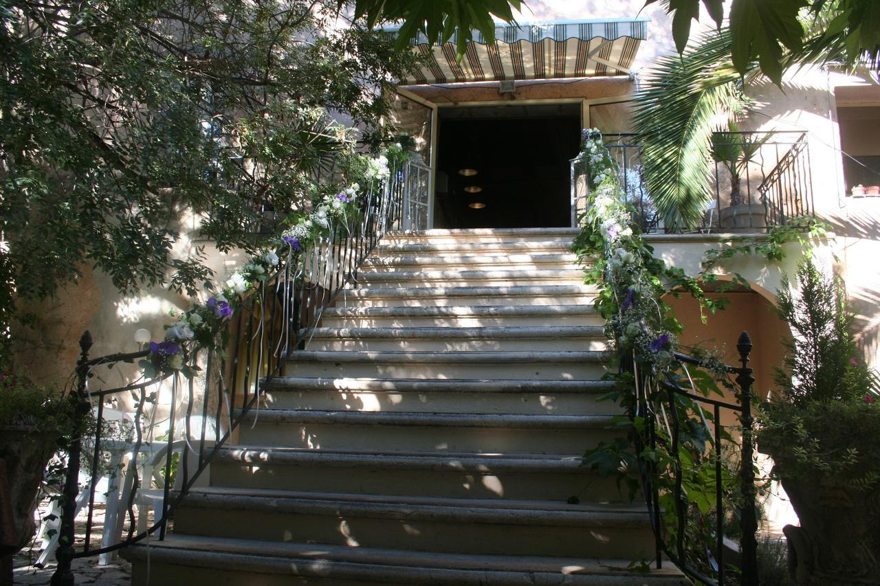 Auberge De Pachoquin Meounes-les-Montrieux Exterior photo