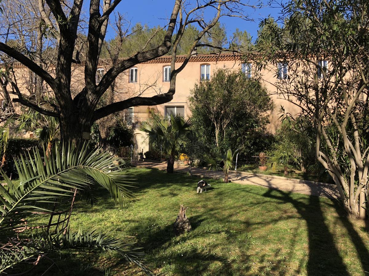 Auberge De Pachoquin Meounes-les-Montrieux Exterior photo